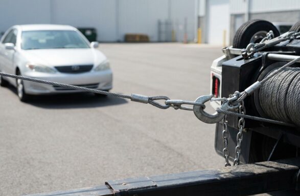 Tow_truck_pulling_202604141142 (1)